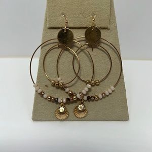 Gold tone sea shell with cream/brown and gold bead earrings